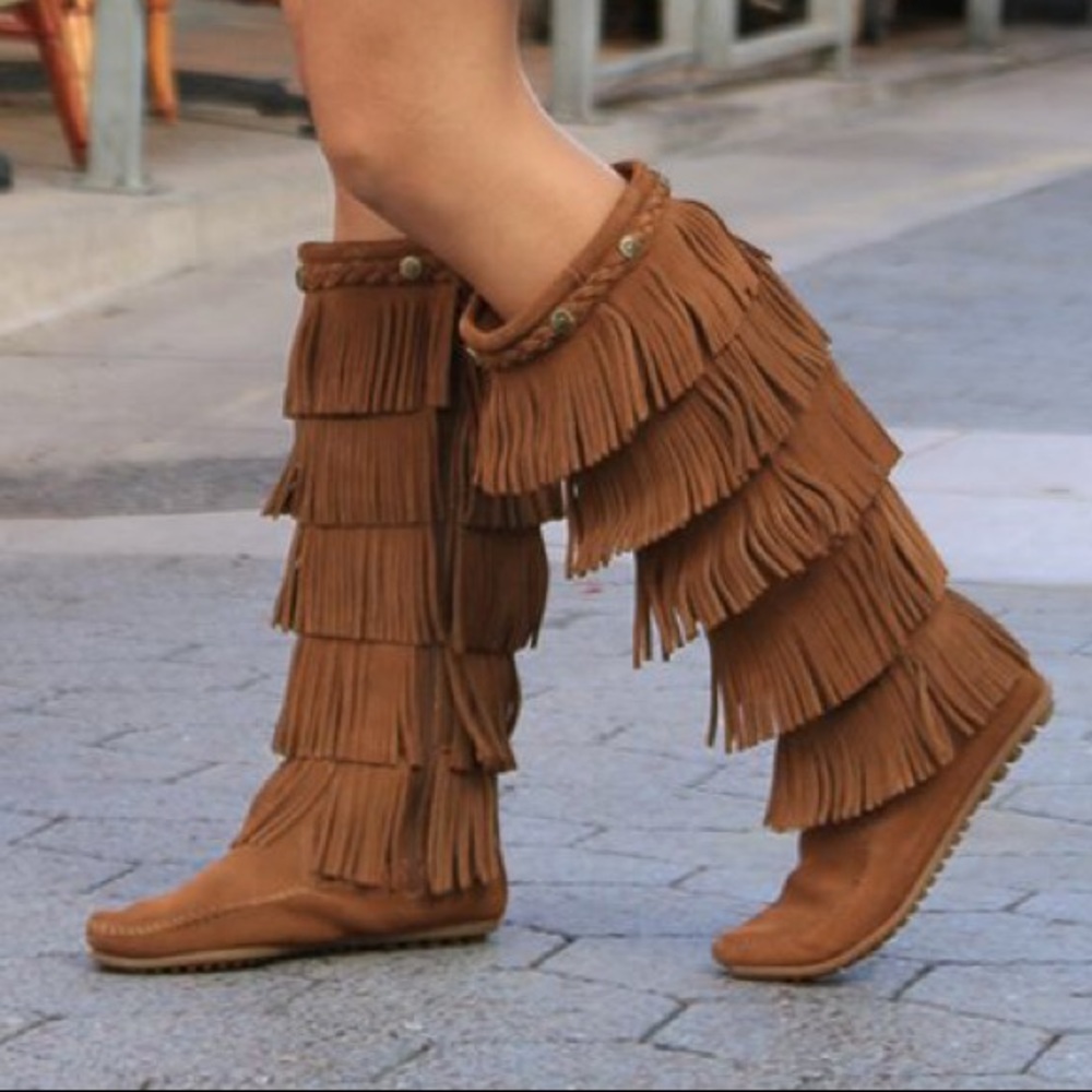 Minnetonka 5 later fringe boots